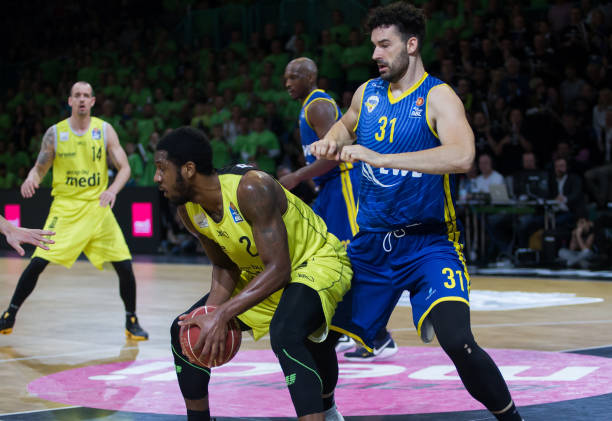 亚历山德罗 亚历山德罗